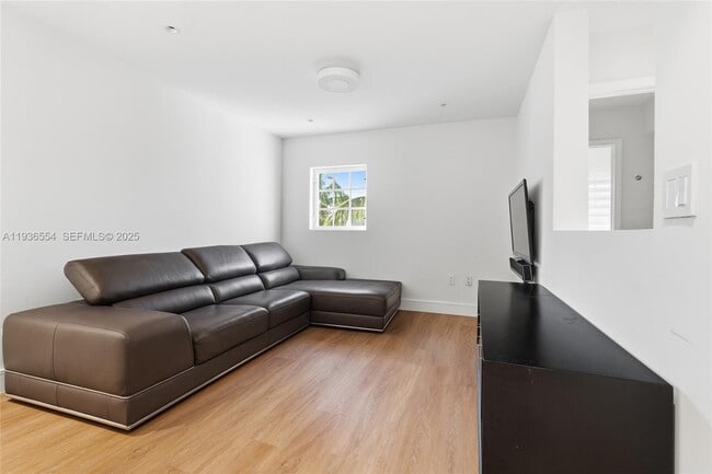 Building Photo - 3135 NE 211th St