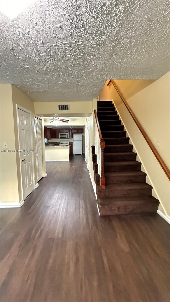 Building Photo - 1600 SW 44th Ave