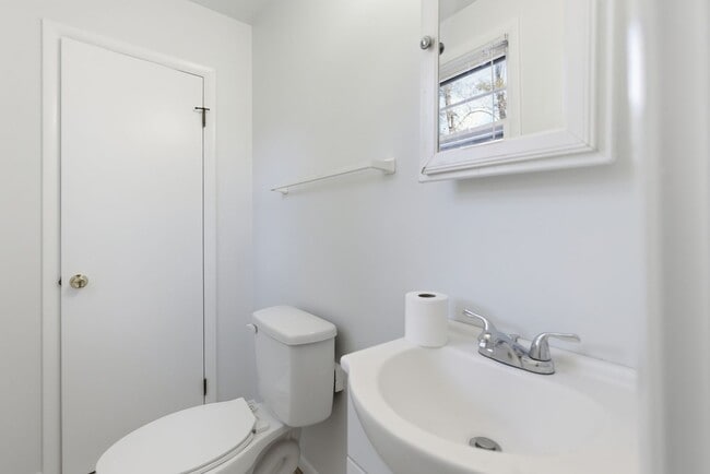 Building Photo - Charming 3 BR/2.5 BA Single-Family Home in...