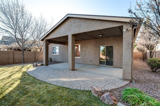 Building Photo - 4 bedroom 2 bath home in Highlands Ranch neighborhood in Chino Valley