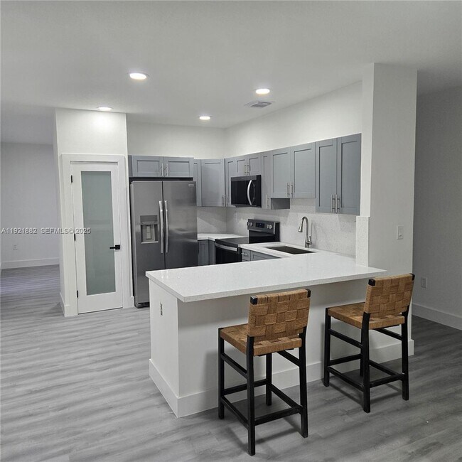 Building Photo - 4276 NE 26th Ct