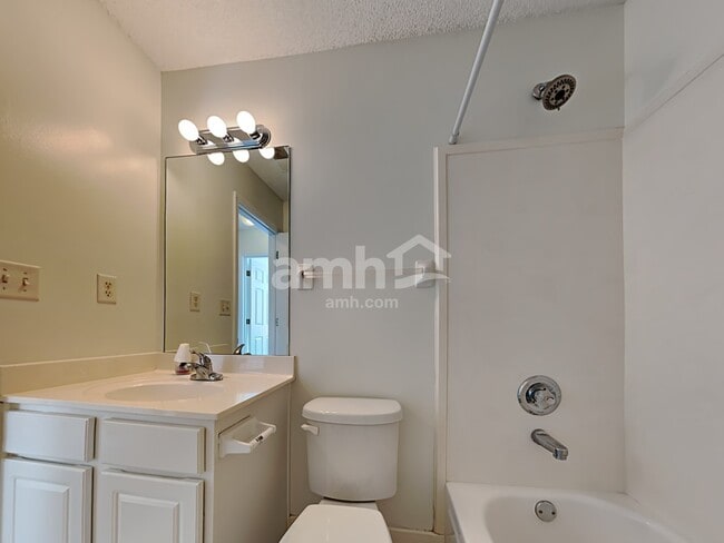 Building Photo - 1374 Siskin Dr