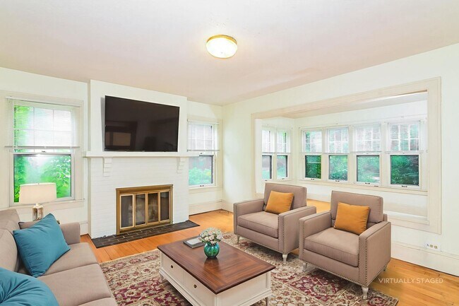 Building Photo - 509 6th St SE