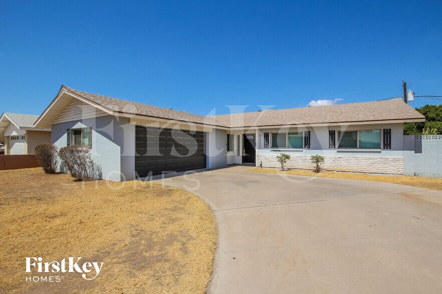 Building Photo - 3940 W Solano Dr S