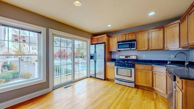 Building Photo - Spacious 2-Bedroom Townhouse with Loft – P...