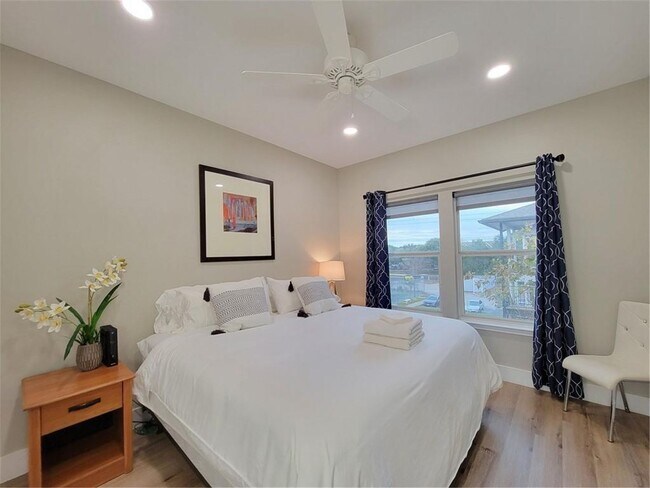 Building Photo - Edgecreek Condo for Lease