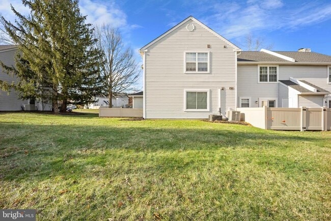 Building Photo - 31 Everett Dr