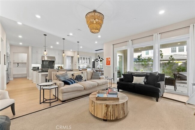 Building Photo - 70 Ray