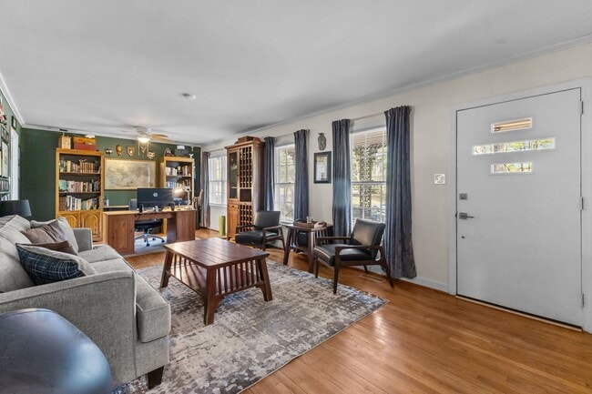 Building Photo - Beautifully Updated 4 Bed 3 Bath Home in Fayetteville