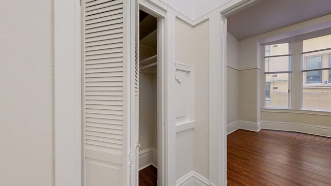 Building Photo - 420 Ellis St