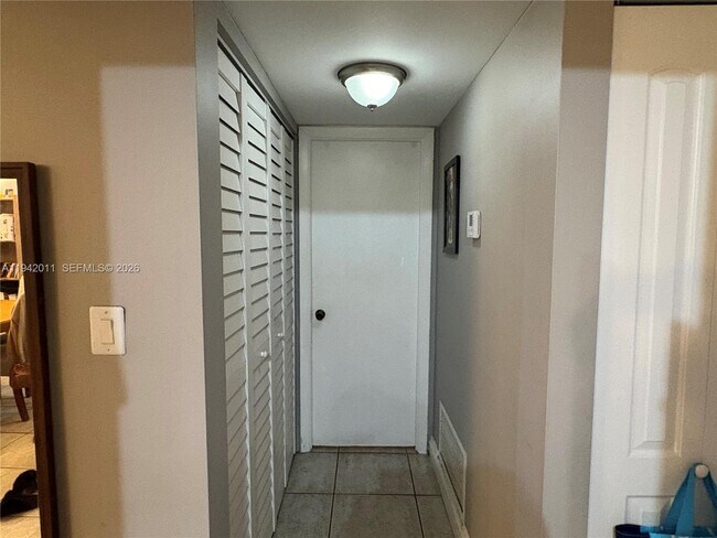 Building Photo - 1200 NE Miami Gardens Dr