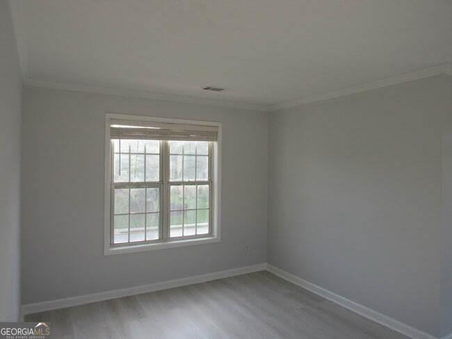 Building Photo - 305 Sunderland Cir