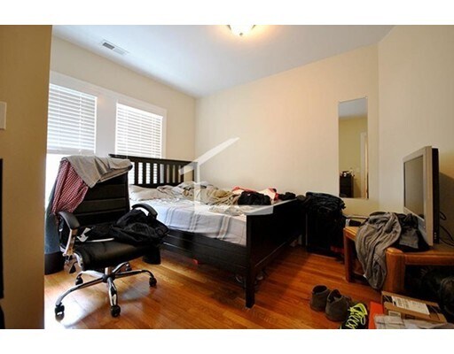 Building Photo - 51 Dunboy St
