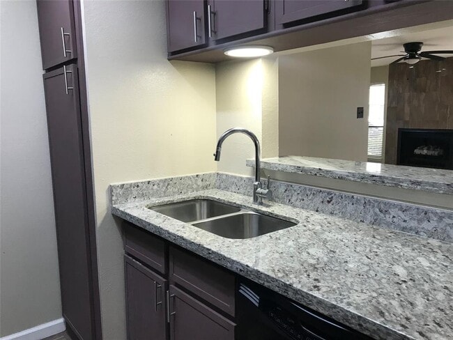 Building Photo - 6701 Sands Point Dr