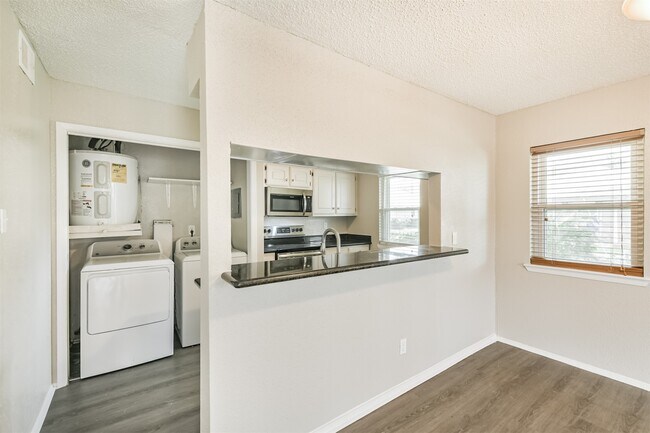 Building Photo - 5646 Birchmont Dr