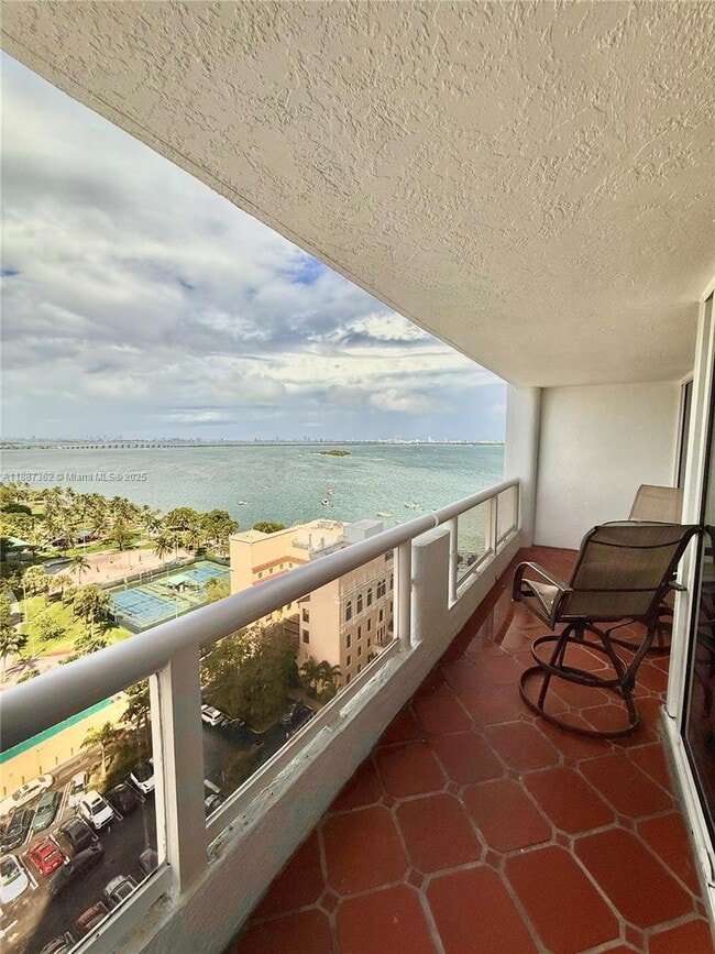Primary Photo - 1717 N Bayshore Dr