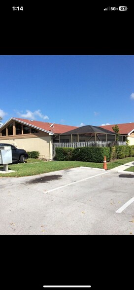 Building Photo - 4383 Woodstock Dr