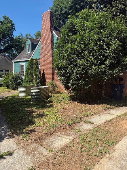 Building Photo - Room in House on Winburn Terrace