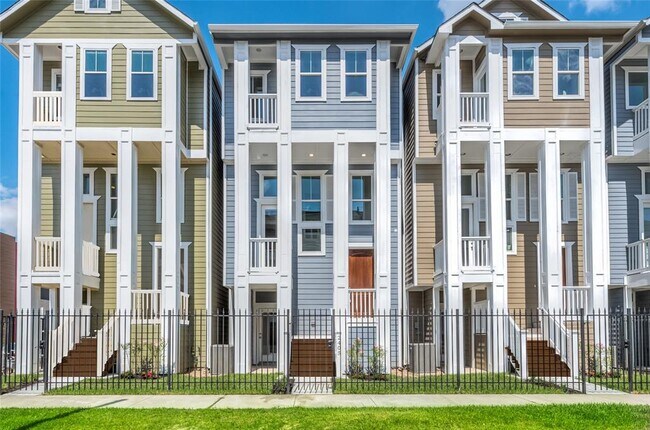 Primary Photo - 619 W 24th St