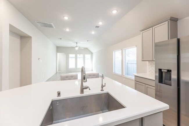 Building Photo - 8918 Oak Ivy Ln