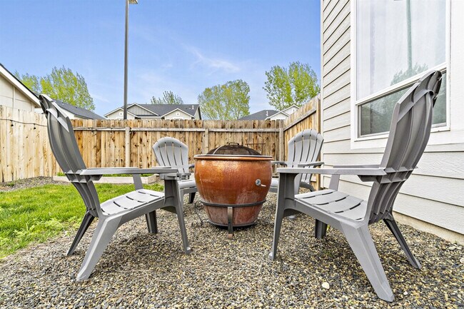 Building Photo - 2646 W Snyder St