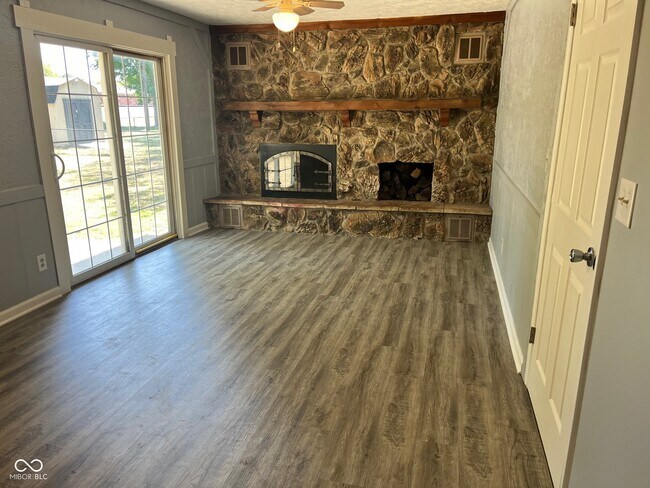 Building Photo - 629 East Fairview Drive