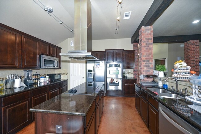 Building Photo - 7100 Almond Dr