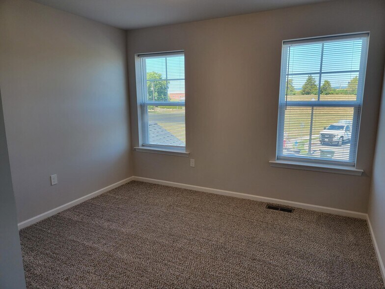 Building Photo - 3 Cobblestone Ct