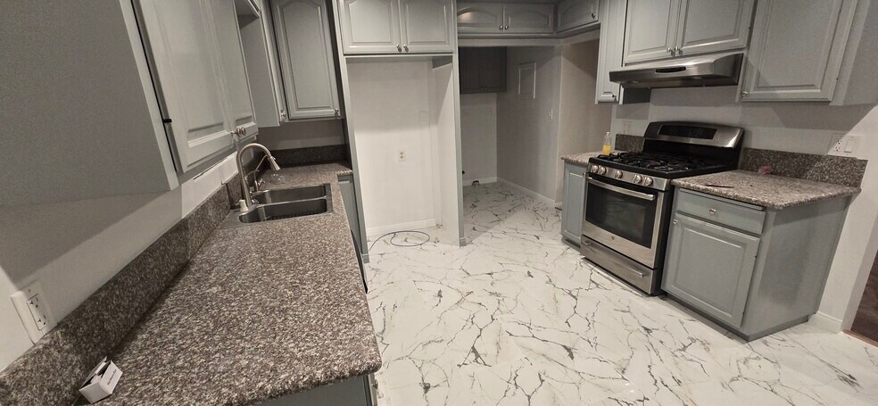 Building Photo - 532 Porter St