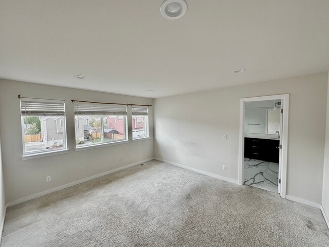 Building Photo - Stylish 4BR | 3BA Home with Den, Fenced Ba...