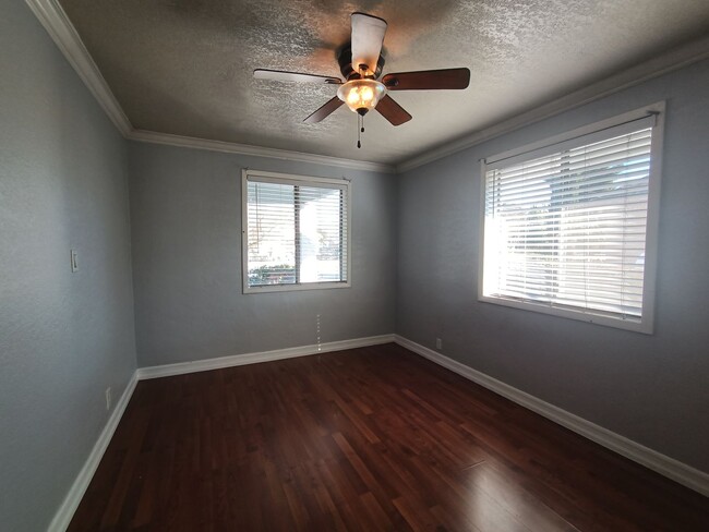 Building Photo - Charming 3-Bedroom Rental with Bonus Backh...