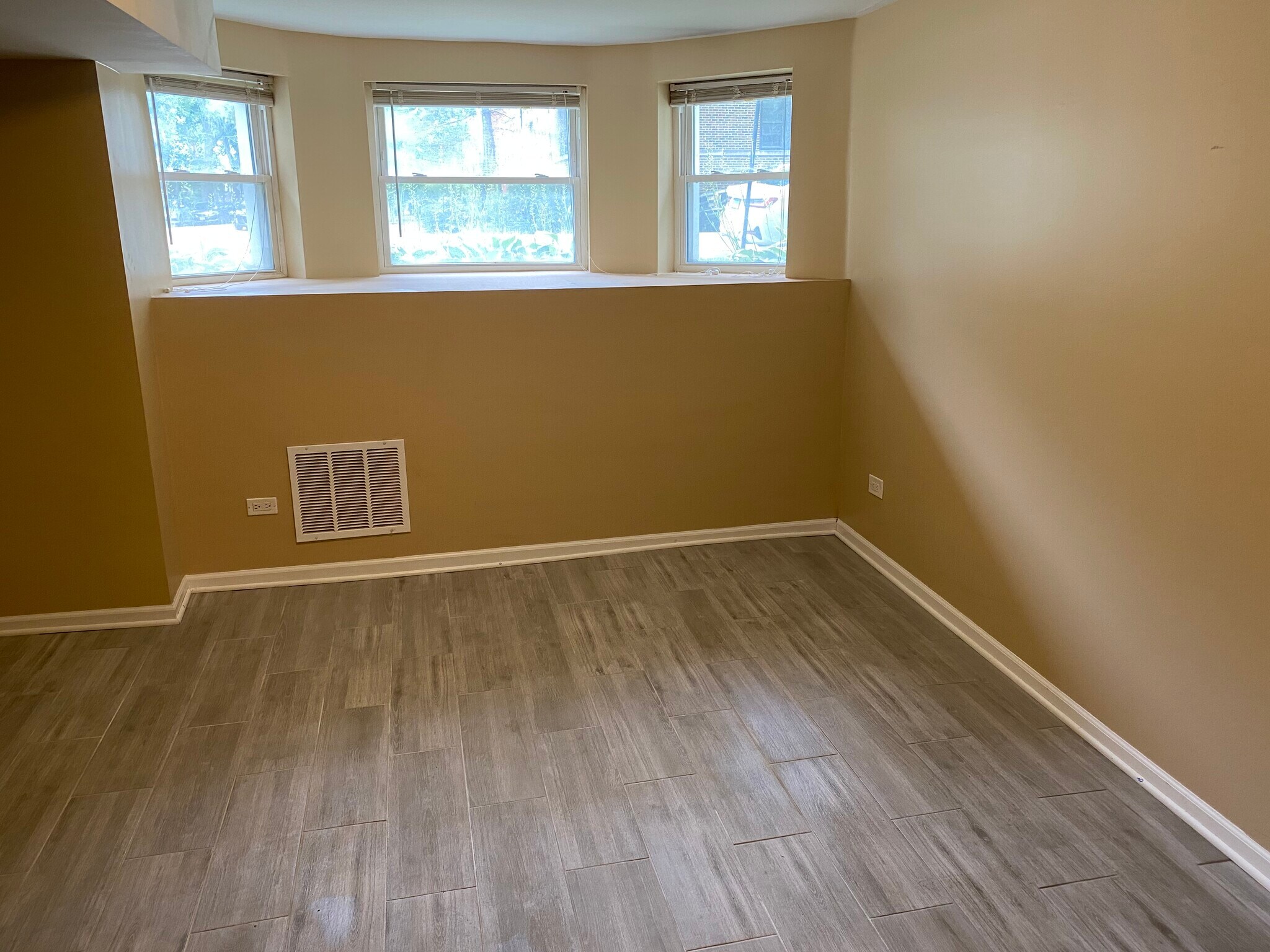 Bedroom 3 - 1327 W Foster Ave
