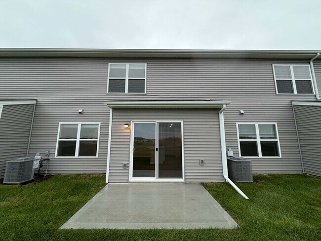 Building Photo - 1405 NE 59th Ln