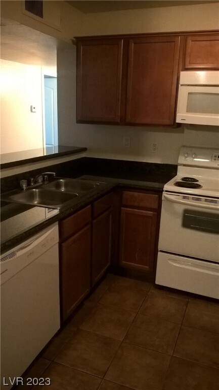 Building Photo - 2121 Blue Breeze Dr