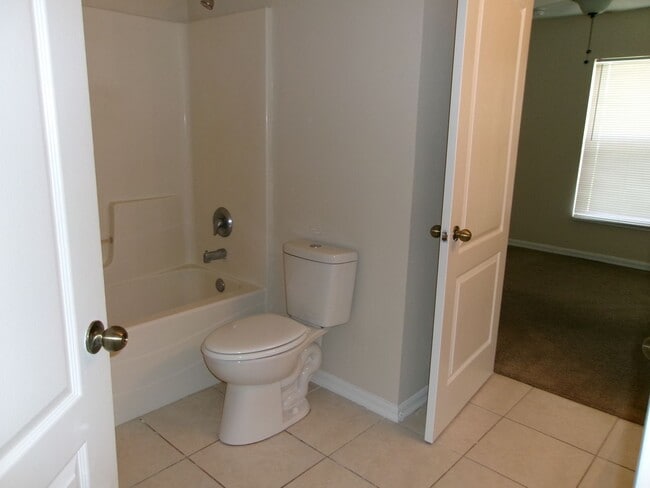 Building Photo - Convenient 3/2/2 to Pine Island and Del Prado