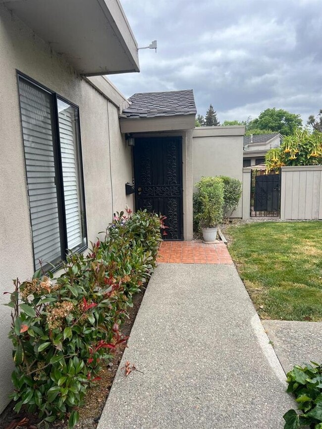 Building Photo - Stockton 2 Bedroom 1 Bathroom Condo