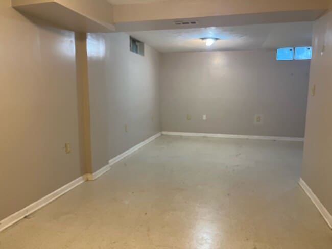 Building Photo - 7422 Northridge Dr