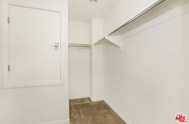 Building Photo - 2528 Via Artis