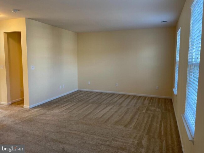 Building Photo - 1255 Madison Ln