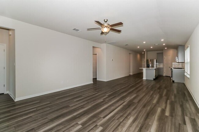 Building Photo - 117 Sun Grove Trl