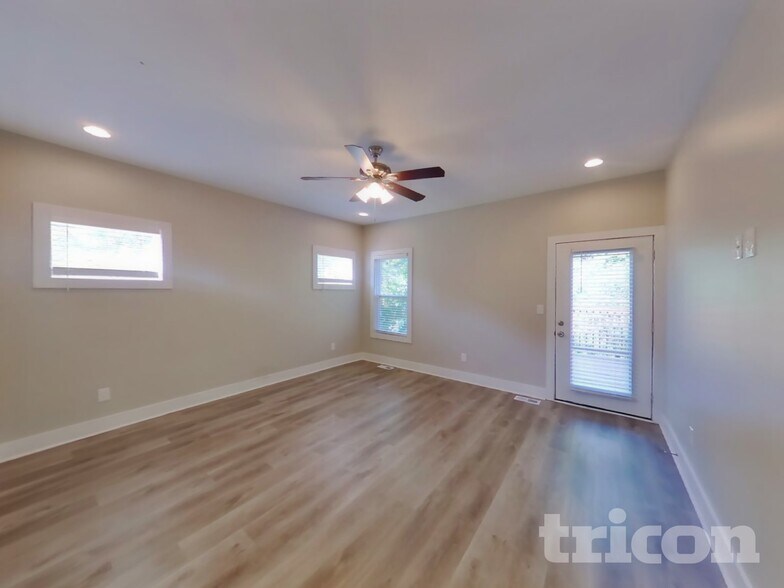 Building Photo - 1765 Bridgecrest Dr