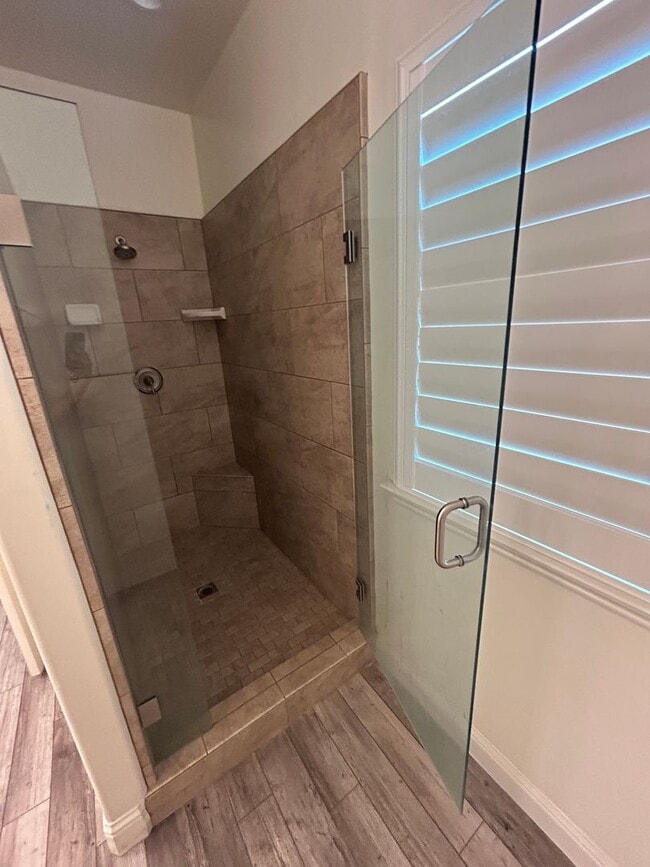 Building Photo - Don't miss out newer 4 bedroom 2 bath in K...