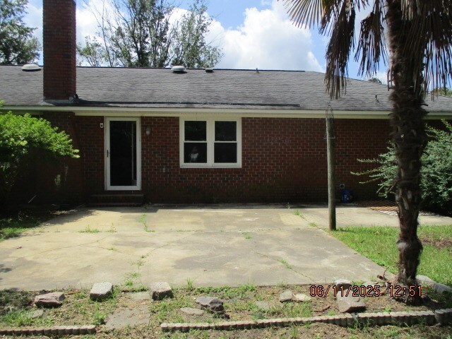 Building Photo - 2213 Rolling Hill Ln