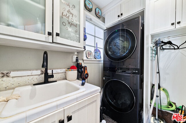 Building Photo - 401 N McCadden Pl