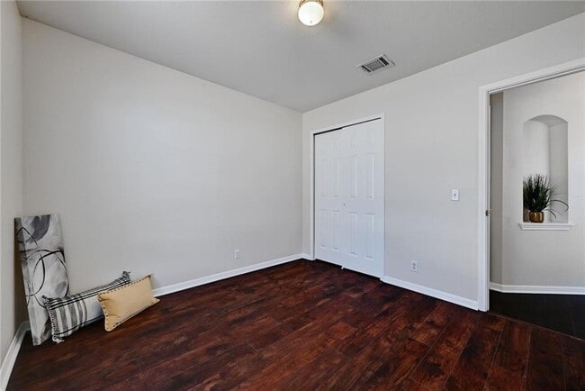 Building Photo - 317 McCoy Ln