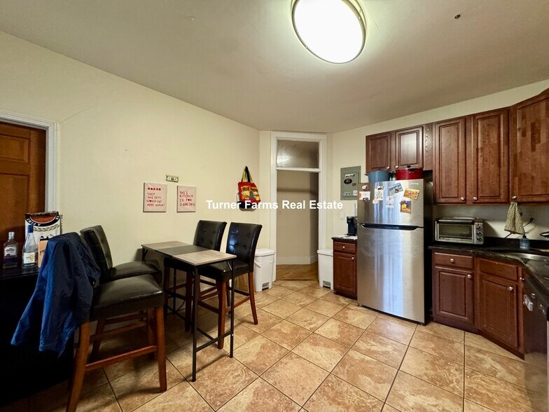 Building Photo - 71 Pontiac St