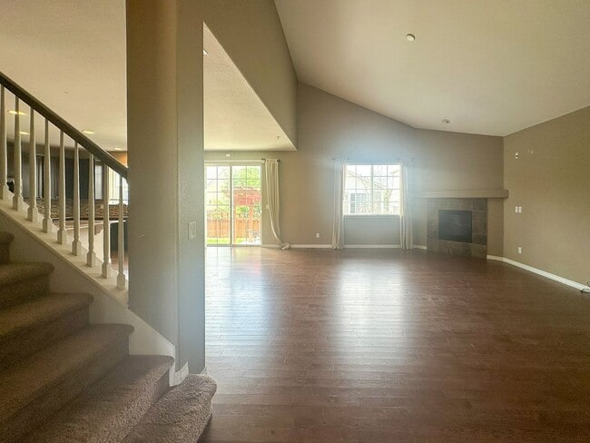 Building Photo - 4bd house in a heart of Dove Village!
