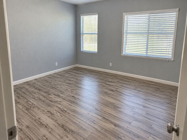 Building Photo - 6602 Escallonia Way