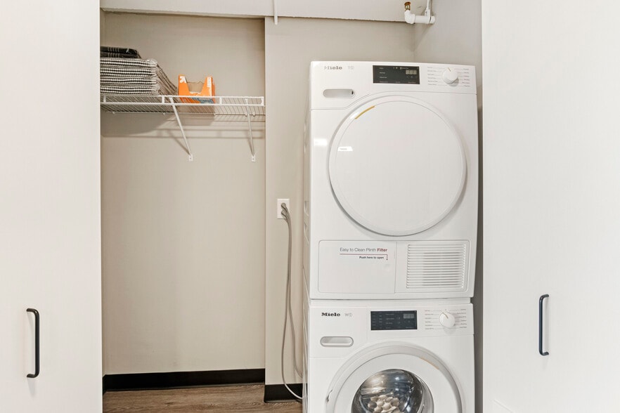 Building Photo - 1912 W Ogden Ave