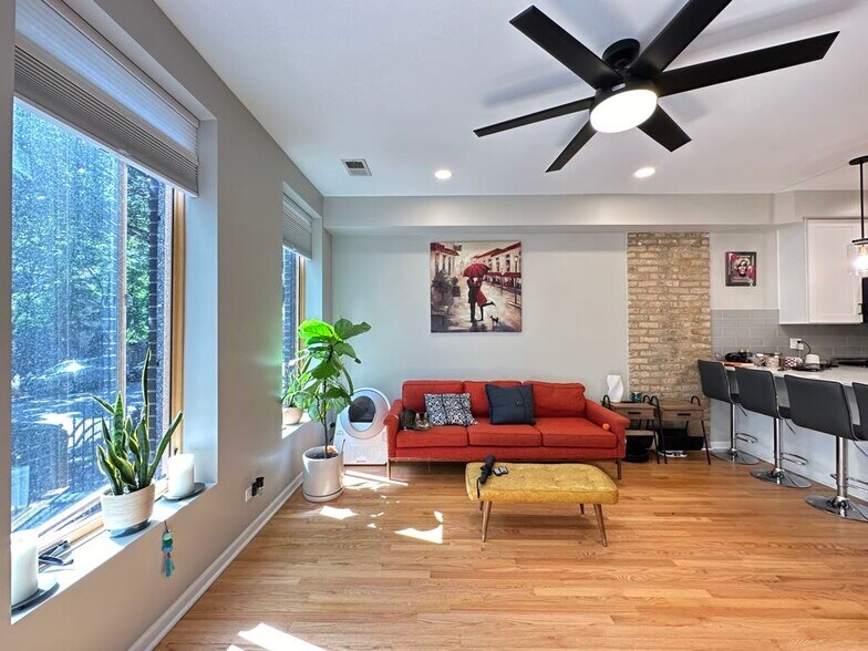 Building Photo - 1424 N Bosworth Ave